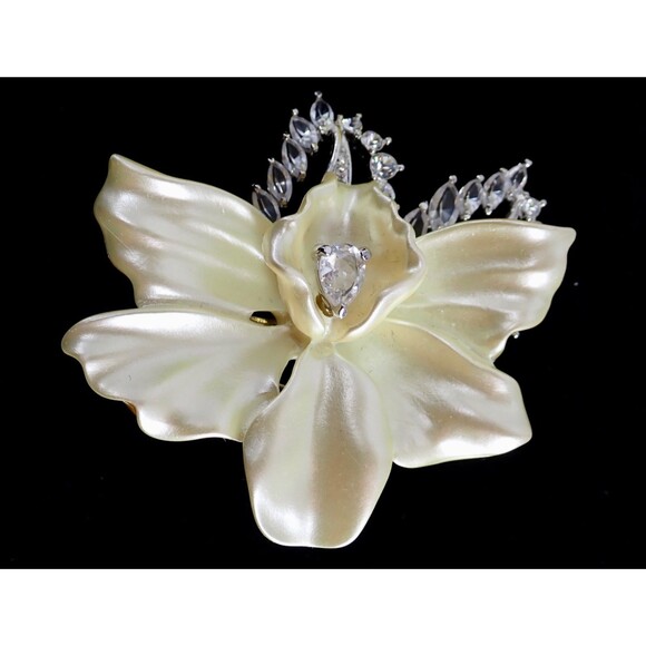 Nolan Miller Signed Ivory Orchid Floral Clear Crystal Rhinestones Brooch Vintage - Picture 5 of 16